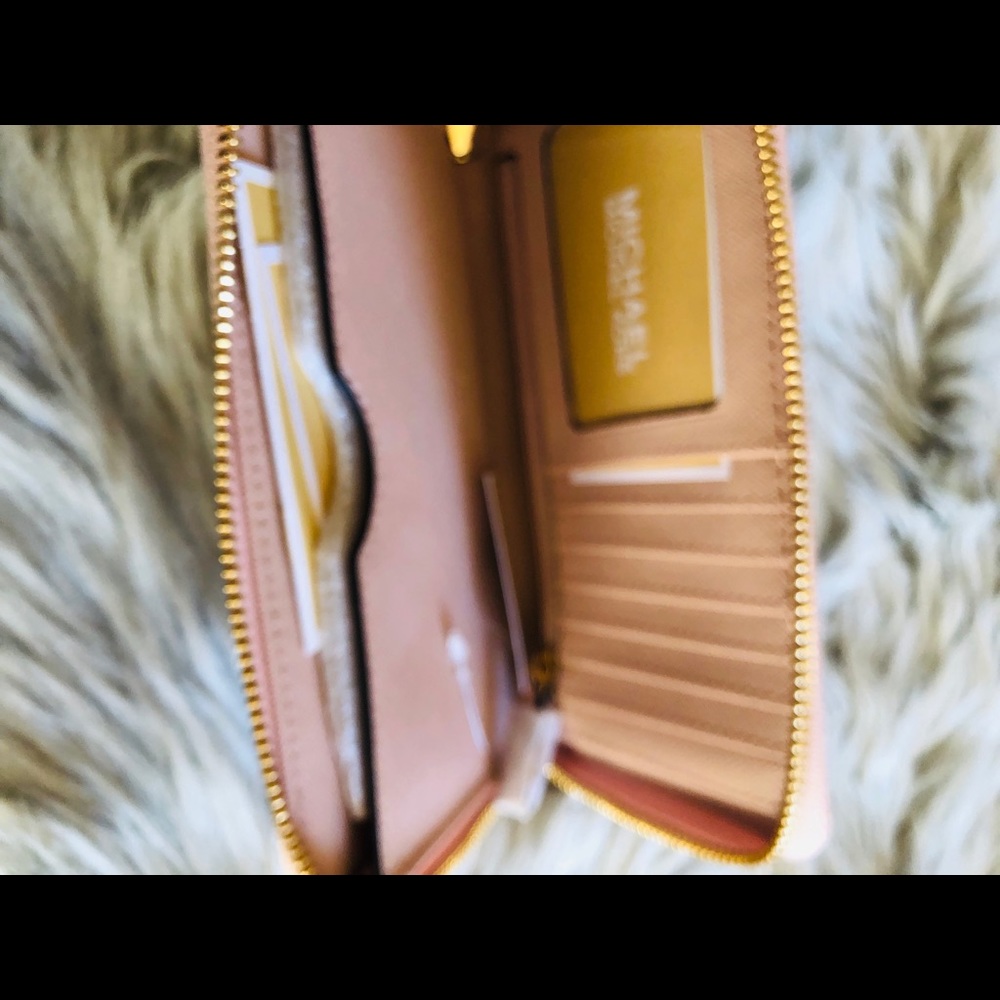NWT Michael Kors heart ❤️ LG MF Wallet Wristlet - Picture 4 of 5